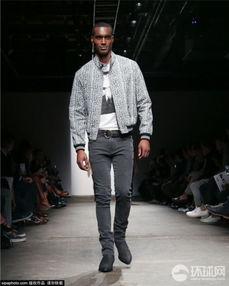日韩男模时装秀视频下载,时尚盛宴，魅力四溢